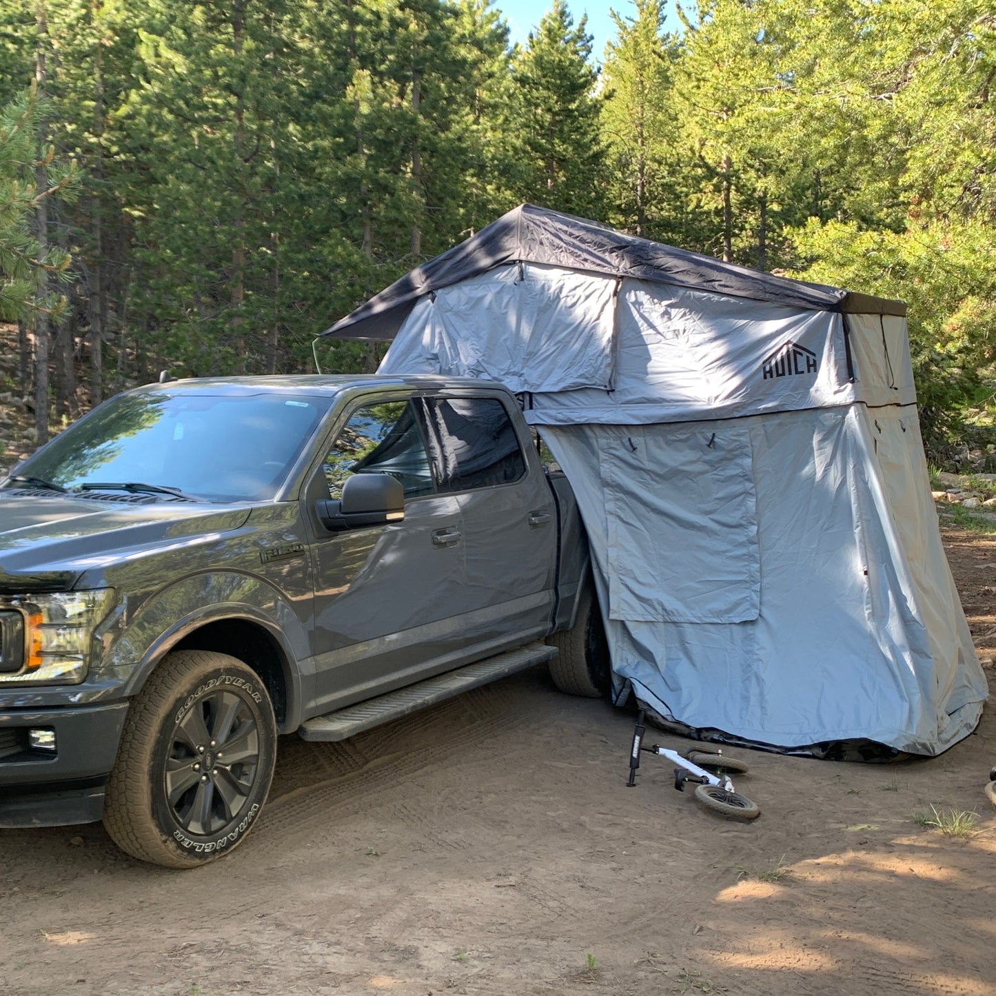 Ontario 4: The 4 Season Roof Top Tent With Skylights